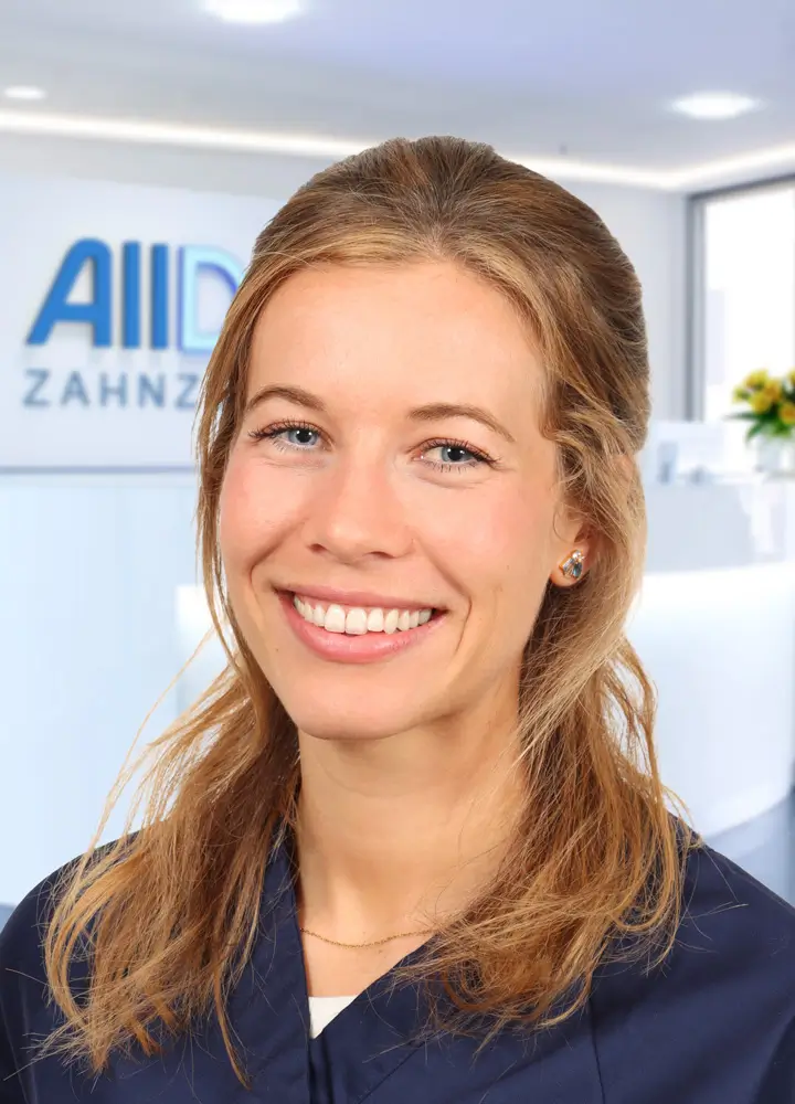 Portrait Oralchirurgin Marleen Kraxenberger (AllDent Bremen)