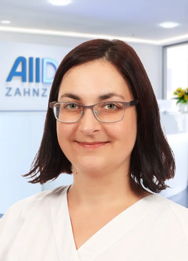 Portrait Zahn&auml;rztin Cecilia Pontizeau (AllDent Bremen)