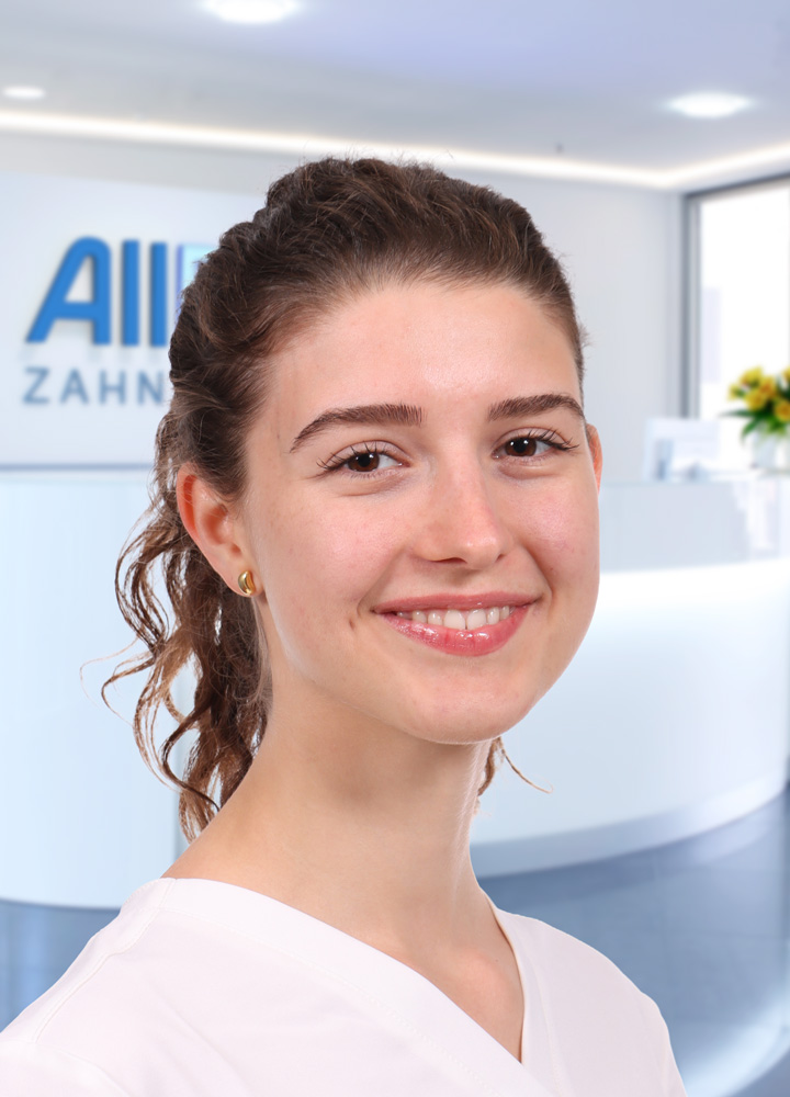Portrait Zahn&auml;rztin Kira Kretschmar (AllDent Bremen)